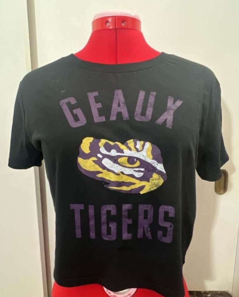 LSU Tigers Geaux Tigers Eye Logo Black Cropped T-Shirt